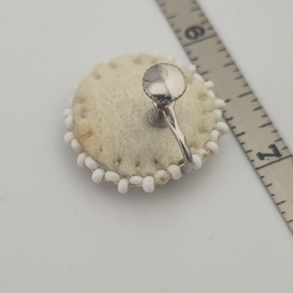 Vintage Beaded Circle Earrings 1” White & Gray Seed Beads Screw Back - Picture 7 of 7